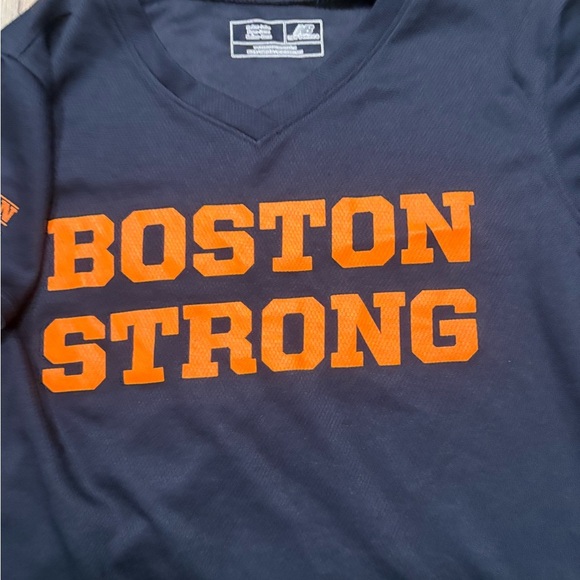 New Balance Navy Boston Strong Women's Tee - Picture 2 of 4